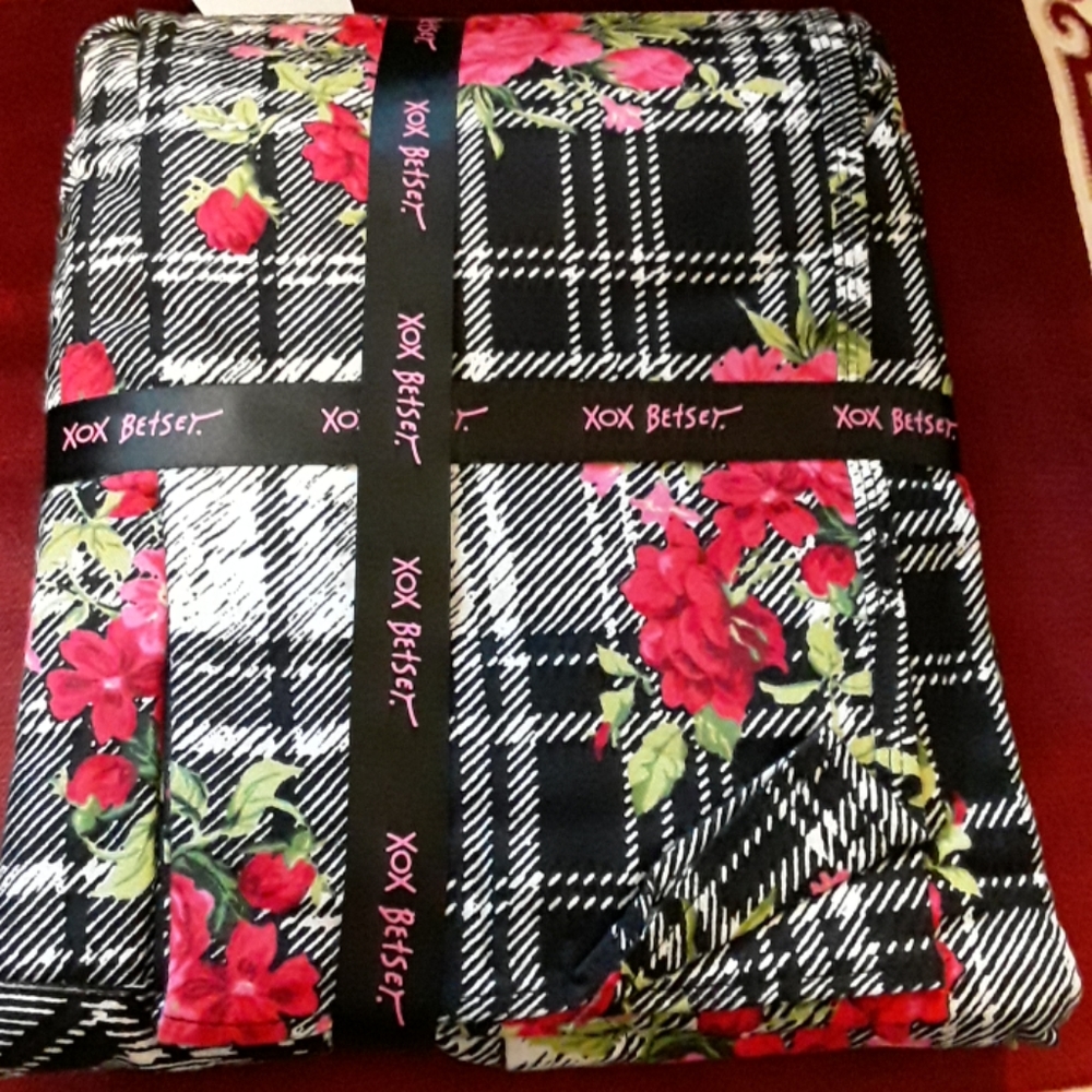 Betsey Johnson Flannel PJ Gift Set, NWT - Picture 2 of 4